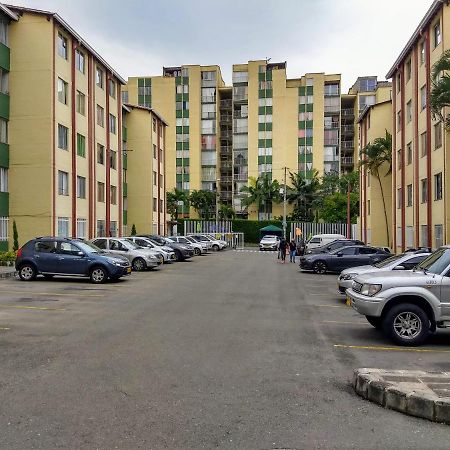 Apartament Bueno, Bonito, Barato Y Cerca A El Poblado Medellín Zewnętrze zdjęcie