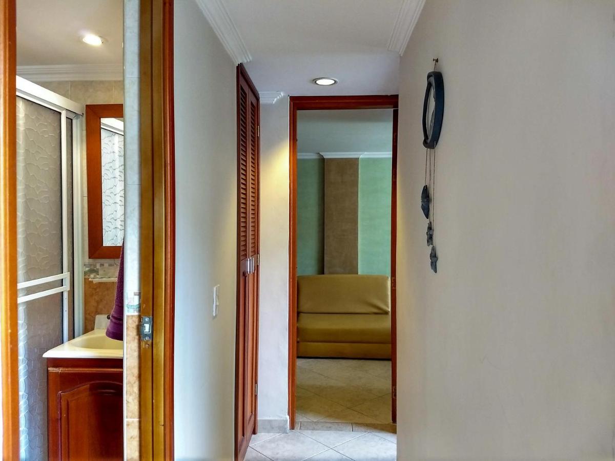 Apartament Bueno, Bonito, Barato Y Cerca A El Poblado Medellín Zewnętrze zdjęcie