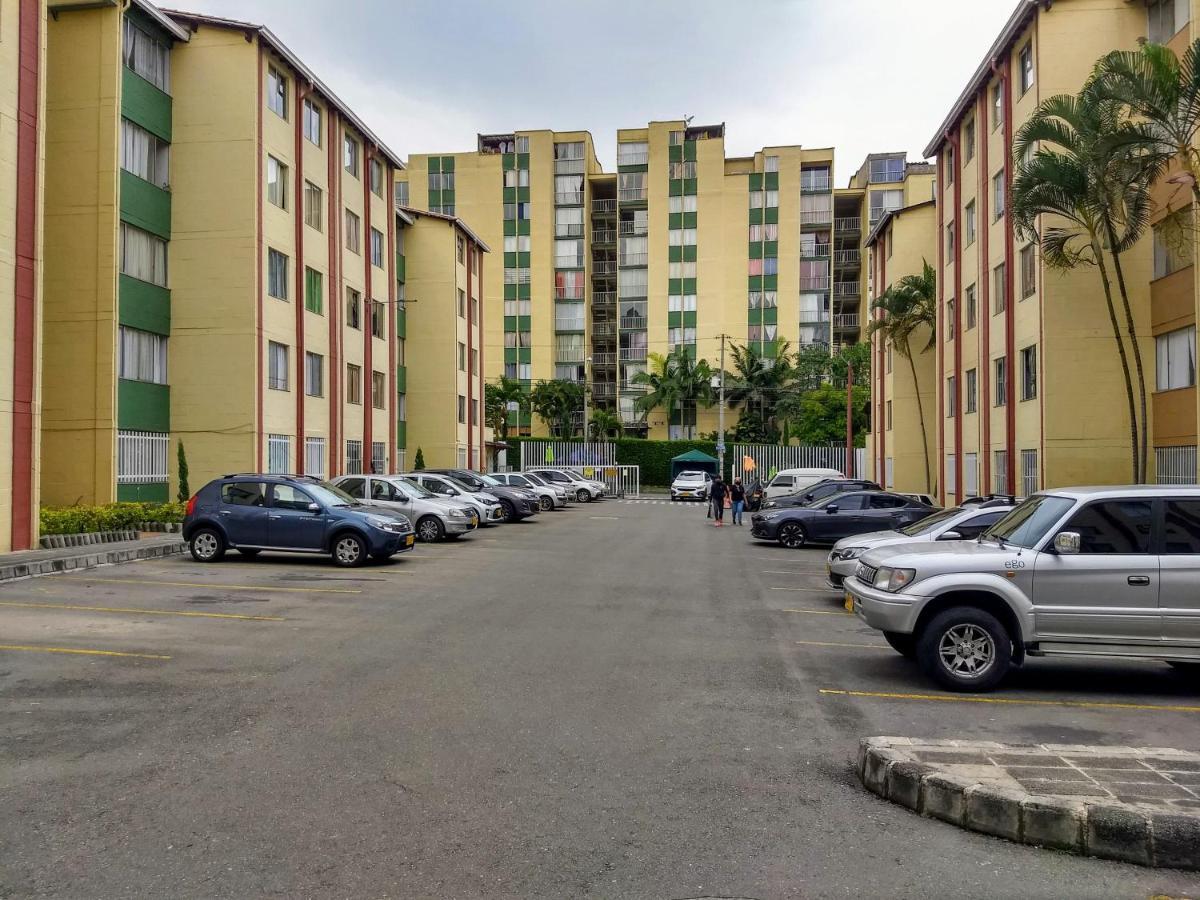 Apartament Bueno, Bonito, Barato Y Cerca A El Poblado Medellín Zewnętrze zdjęcie